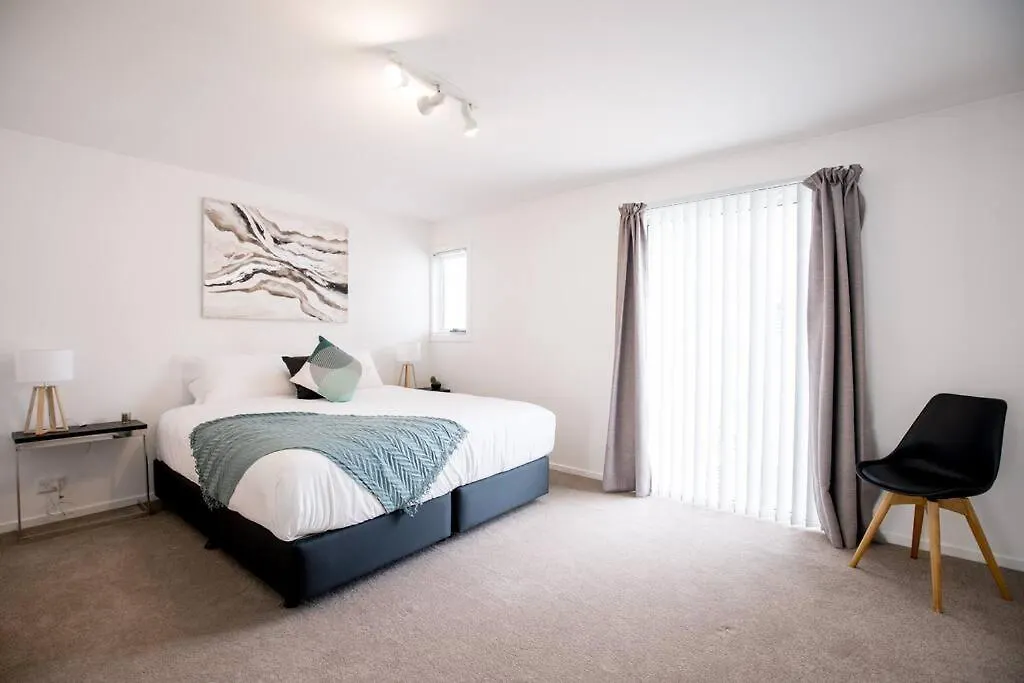 Holiday home Chic Harbourside Group Haven In Heart Of Hobart Villa Australia