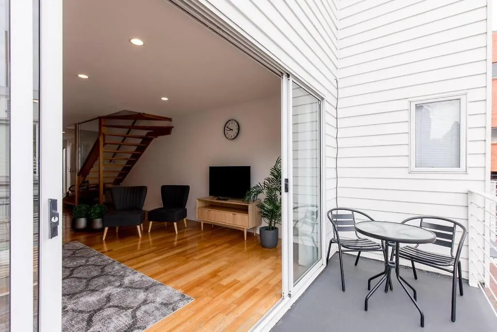 Chic Harbourside Group Haven In Heart Of Hobart Villa