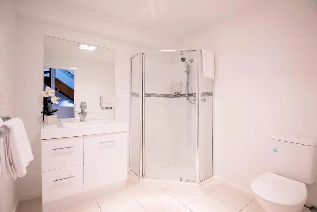 Holiday home Chic Harbourside Group Haven In Heart Of Hobart Villa Australia
