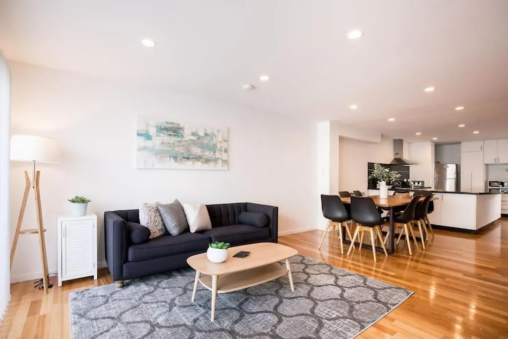 Holiday home Chic Harbourside Group Haven In Heart Of Hobart Villa